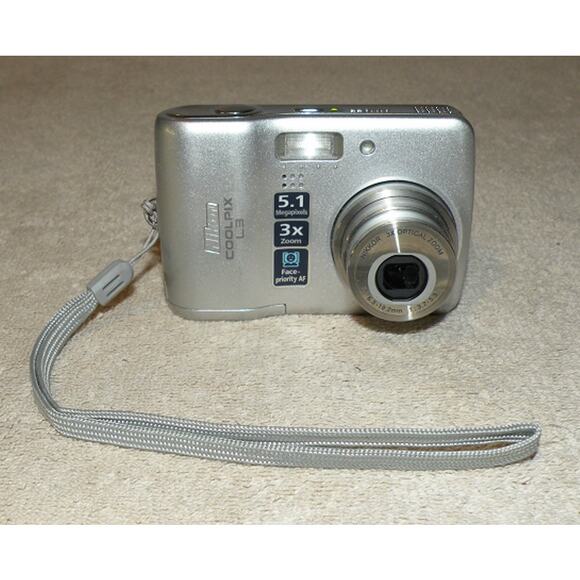 Nikon Coolpix L3 Digital Camera 5.1 Megapixels 3X Zoom SD Card Tested Working - Picture 1 of 2